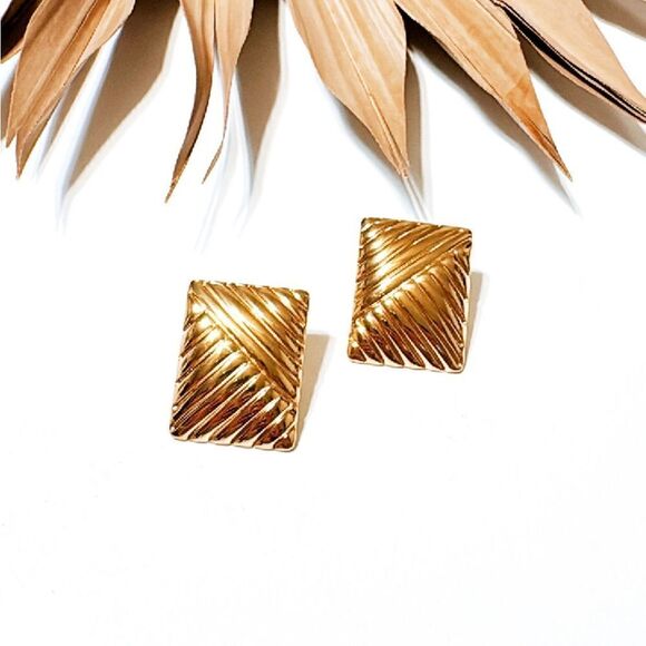 Vintage Gold geo stud earrings N428 - Picture 4 of 6